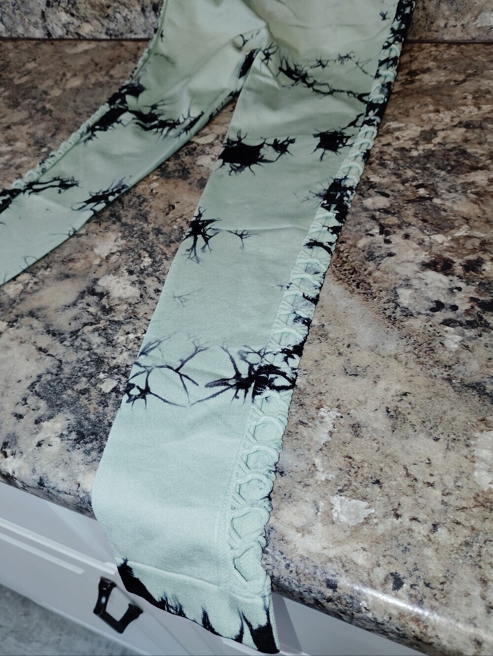 Large Tummy Control Peekaboo Lattice Leggings โ โจ Brand new - Picture 2 of 4
